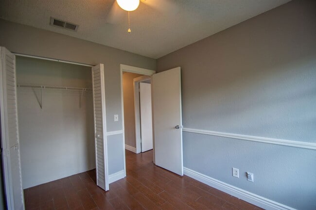 Building Photo - 704 Putt Ln