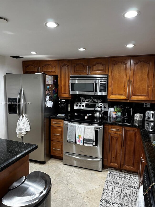 Building Photo - 555 NE 15th St