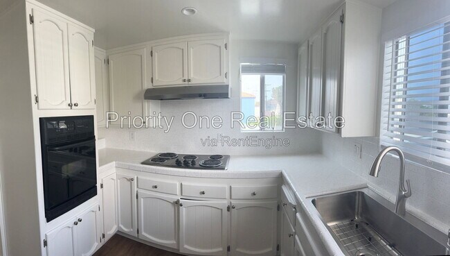 Building Photo - 4476 33rd Pl