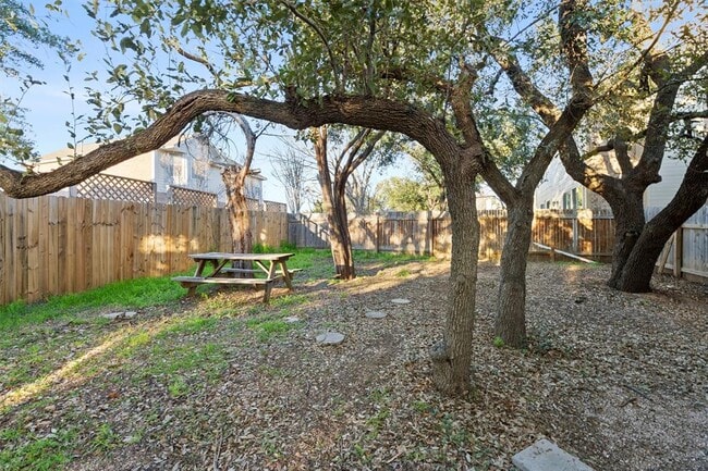 Building Photo - 803 Cashew Ln