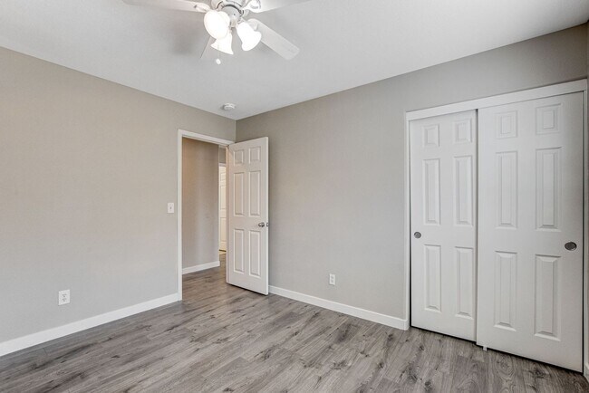 Building Photo - Spacious 3 bedroom home with large yard in...