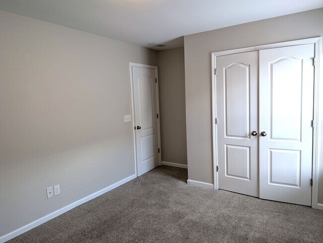 Building Photo - Pristine, move in ready Home located in th...