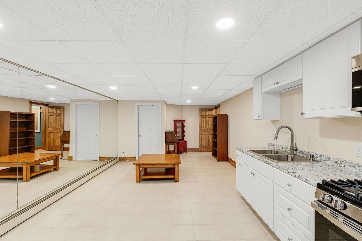 Building Photo - 19 Quimby