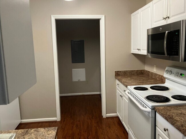 Building Photo - 3 BR / 3 BA @ Bridgepointe