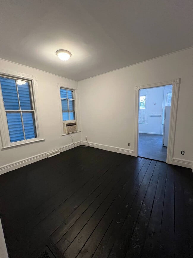 Building Photo - 124 Front St