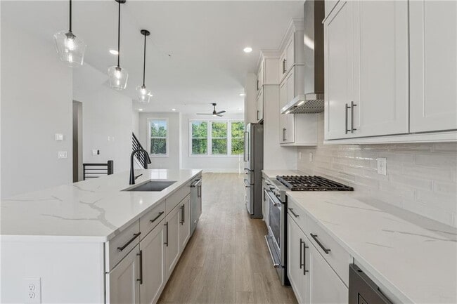 Building Photo - 428 Meadows Ln