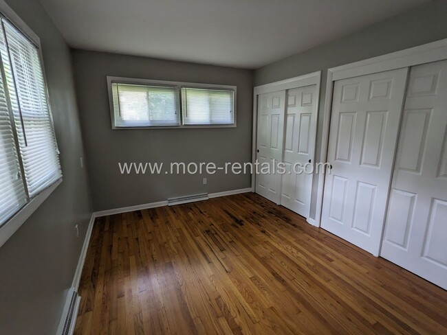 Building Photo - Ranch house with first floor laundry in Wh...