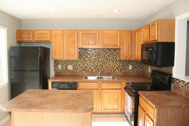Building Photo - Waterfront Townhome