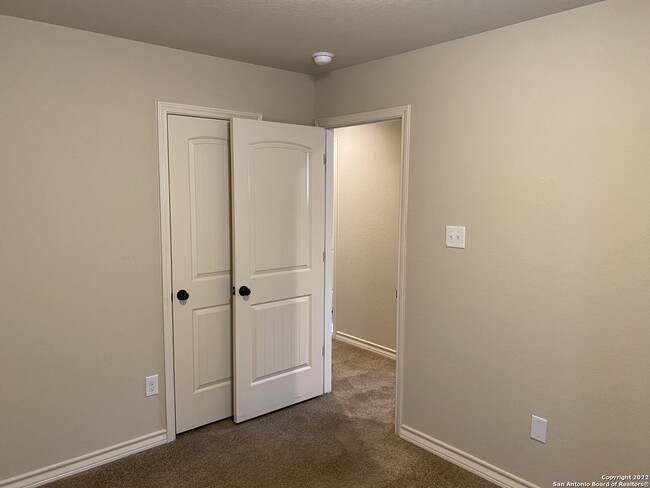 Building Photo - 6958 Lakeview Dr.