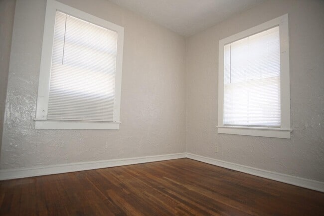 Building Photo - 3815 Mountain Ave