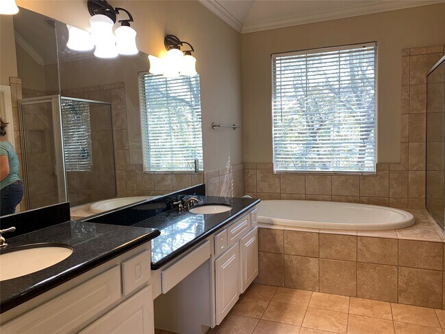 Building Photo - 406 Fowler St