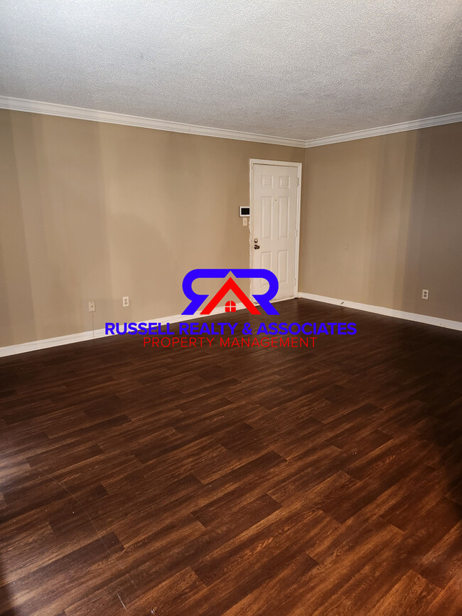 Building Photo - 3333 Chase Ln