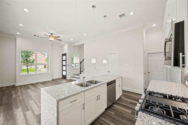 Building Photo - 3415 Redbud St