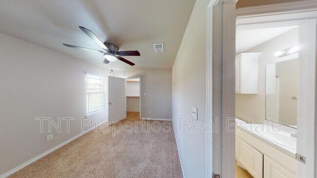 Building Photo - 9904 Risky's Ranch Dr