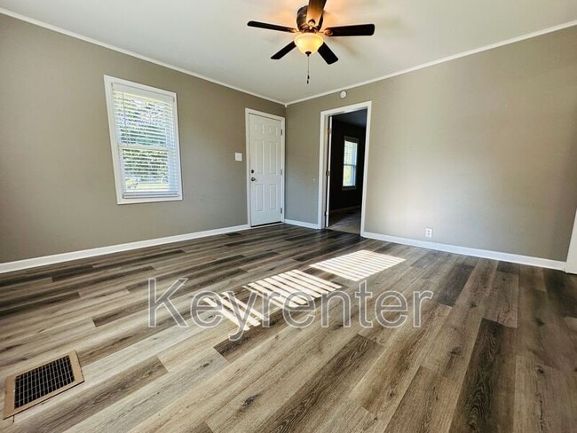 Building Photo - 1206 Cedar Ln