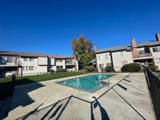 Building Photo - 2Bd/2Ba Unit Located in a Lovely Private Neighborhood in Happy Valley ~ Detached Garage, Washer &...