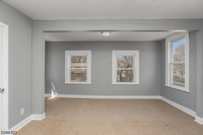 Building Photo - 109 Maple Ave