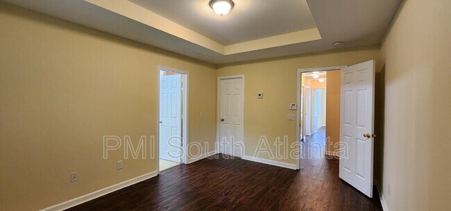 Building Photo - 3325 Fernview Dr