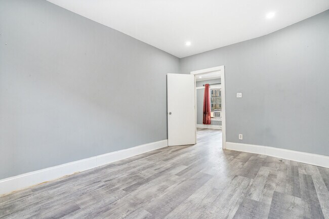 Building Photo - 1707 W Wallen Ave