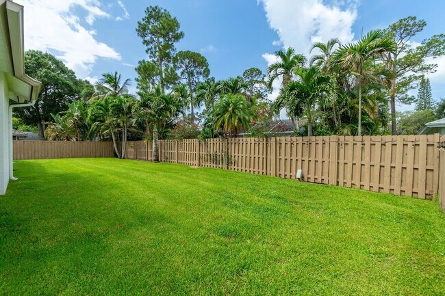 Building Photo - 13590 Jonquil Pl