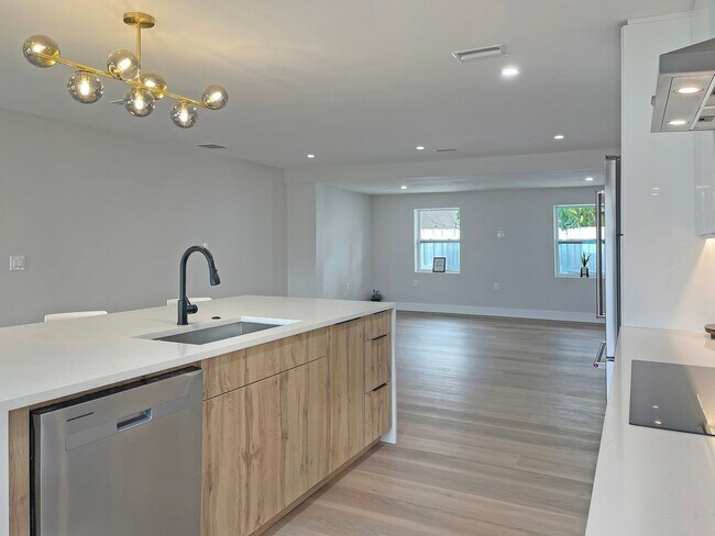 Building Photo - Fully Remodeled Snell Isle Luxury Home - Available for Rent or Purchase!