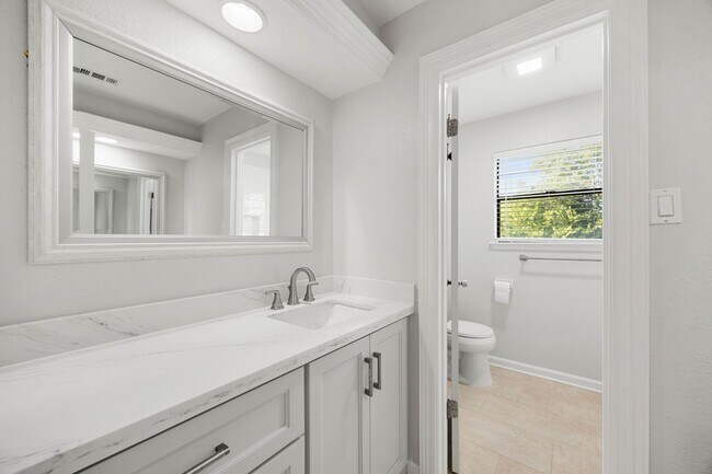 Building Photo - 15526 Cabildo Dr
