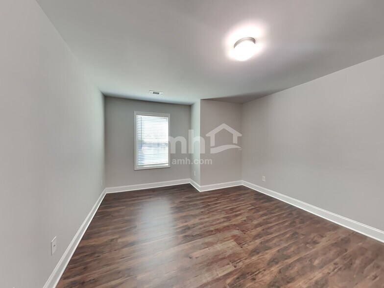 Building Photo - 1080 Victoria Walk Ln