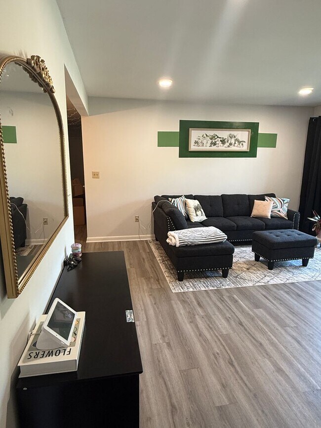 Building Photo - Fully Furnished Condo with community pool