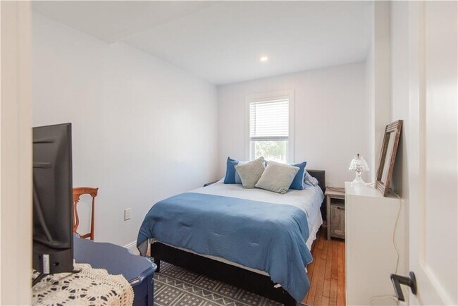 Building Photo - 131 Broadway