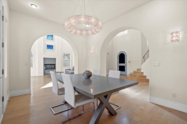 Building Photo - Stunning 5-Bedroom Home & Expansive Entertaining Areas in Red Rock Country Club
