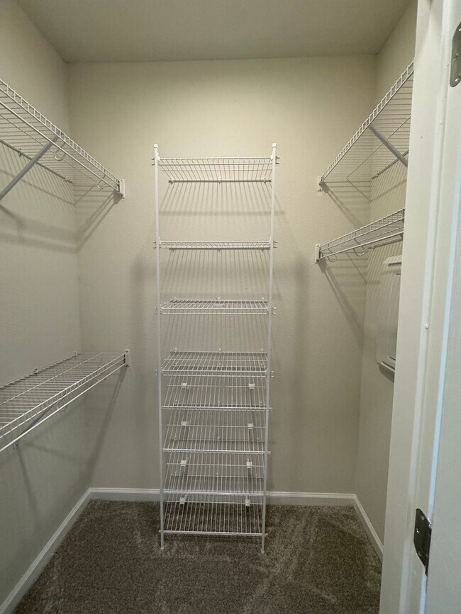 Building Photo - GATED 3 BEDROOM, 2.5 BATHROOM IN OVIEDO