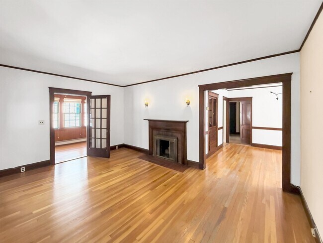 Building Photo - 61 Moraine St