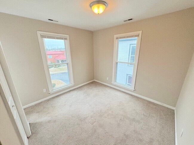 Building Photo - 1003 Green St