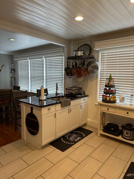 Kitchen - 3342 Bookman Ave