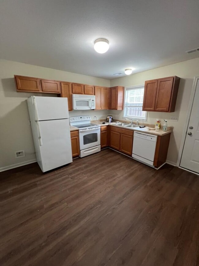 Building Photo - 2037 Pony Farm Rd