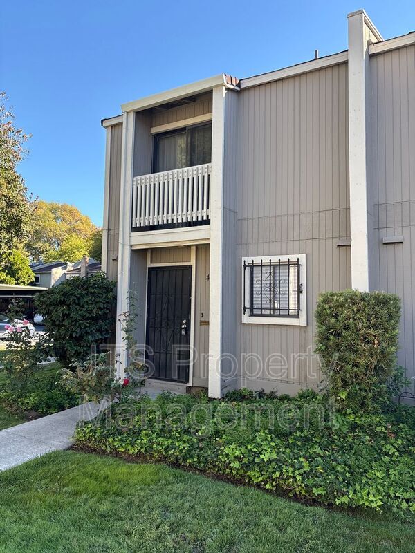 Building Photo - 45 Derow Ct