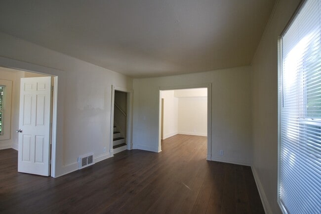 Building Photo - 123 E Howard St