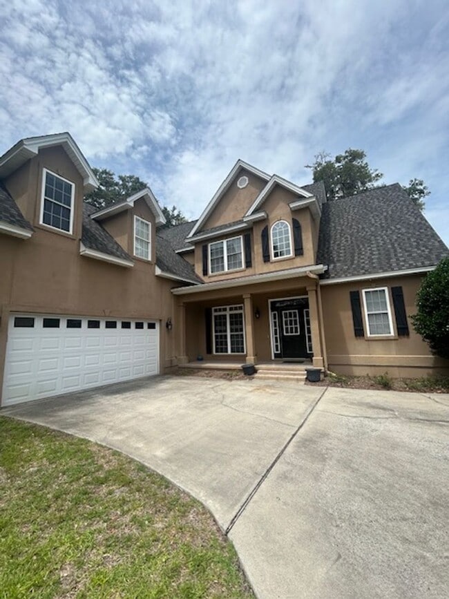 Building Photo - 18 Admiral's Retreat Dr