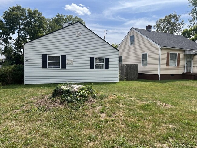 Primary Photo - 960 Meadow Ln