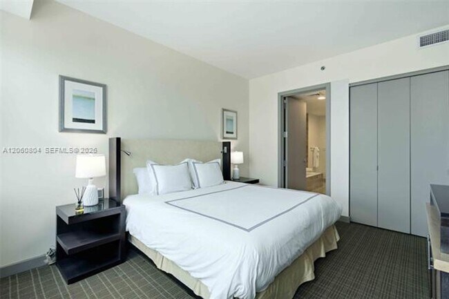 Building Photo - 1395 Brickell Ave