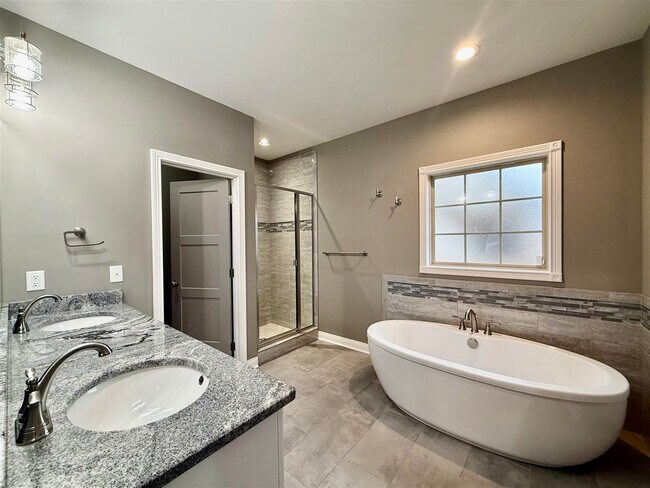 Building Photo - 8728 Stuart Farm Ave