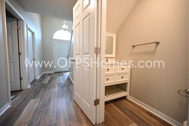 Building Photo - 214 Tooke St