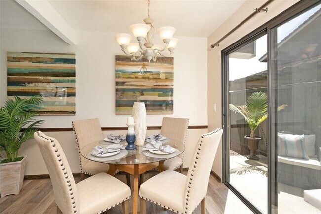 Building Photo - 323 Streamwood-