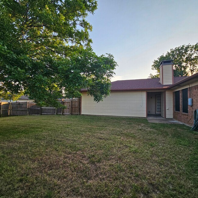 Building Photo - Wylie East Charmer