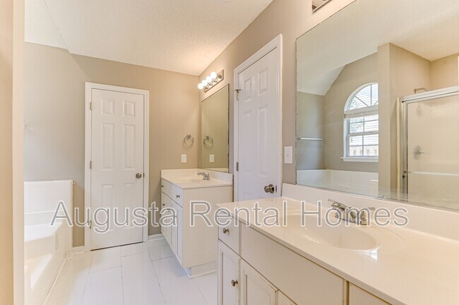Building Photo - 208 Stonington Dr