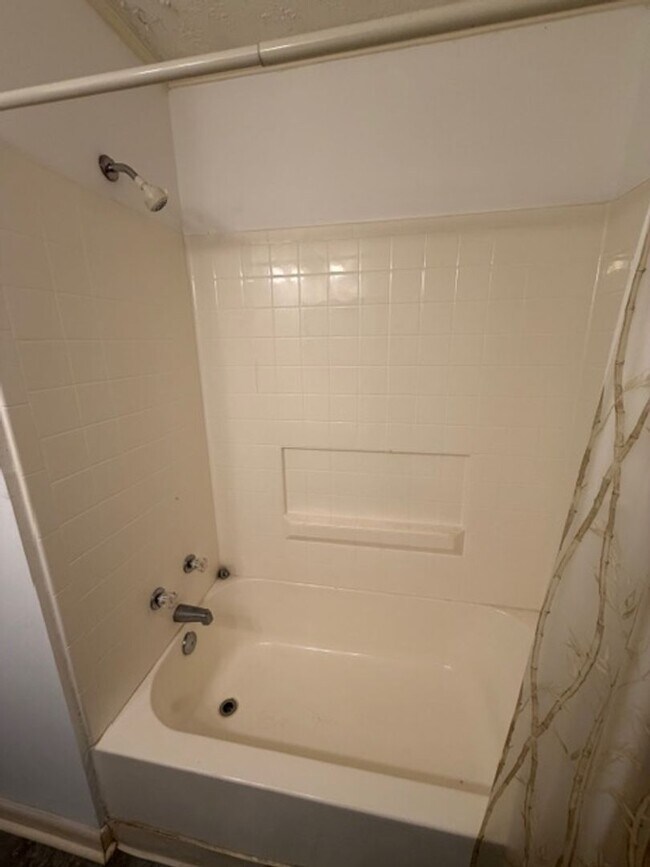 Building Photo - Charming 3 Bed, 2 Bath Warner Robins Home!