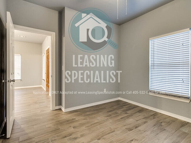 Building Photo - Central Norman 4 Bed 3 Bath House PRE-LEAS...