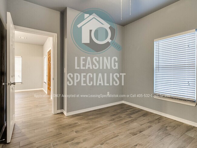 Building Photo - Central Norman 4 Bed 3 Bath House Ready fo...