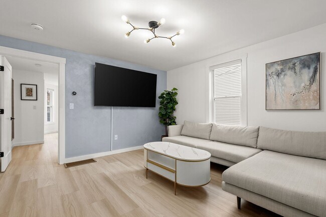 Building Photo - 42 White St