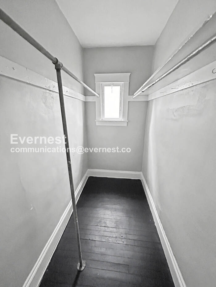 Building Photo - 2932 E 118th St